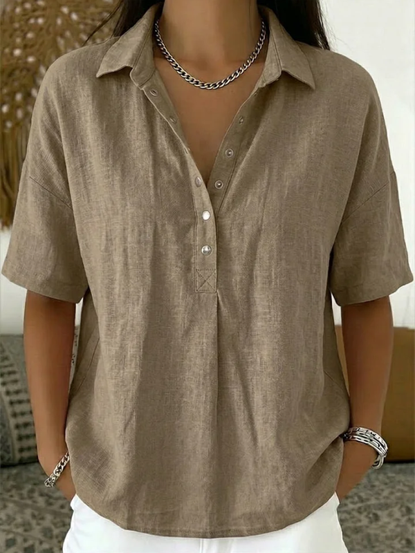 Lina Knoopdetail Blouse – Luchtig, Vrouwelijk & Veelzijdig