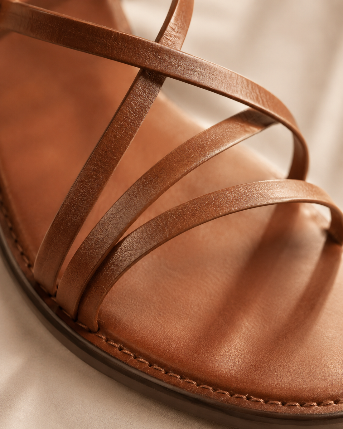 Livia Leren Kruisband Sandalen – Minimalistisch, Elegant & Zomers